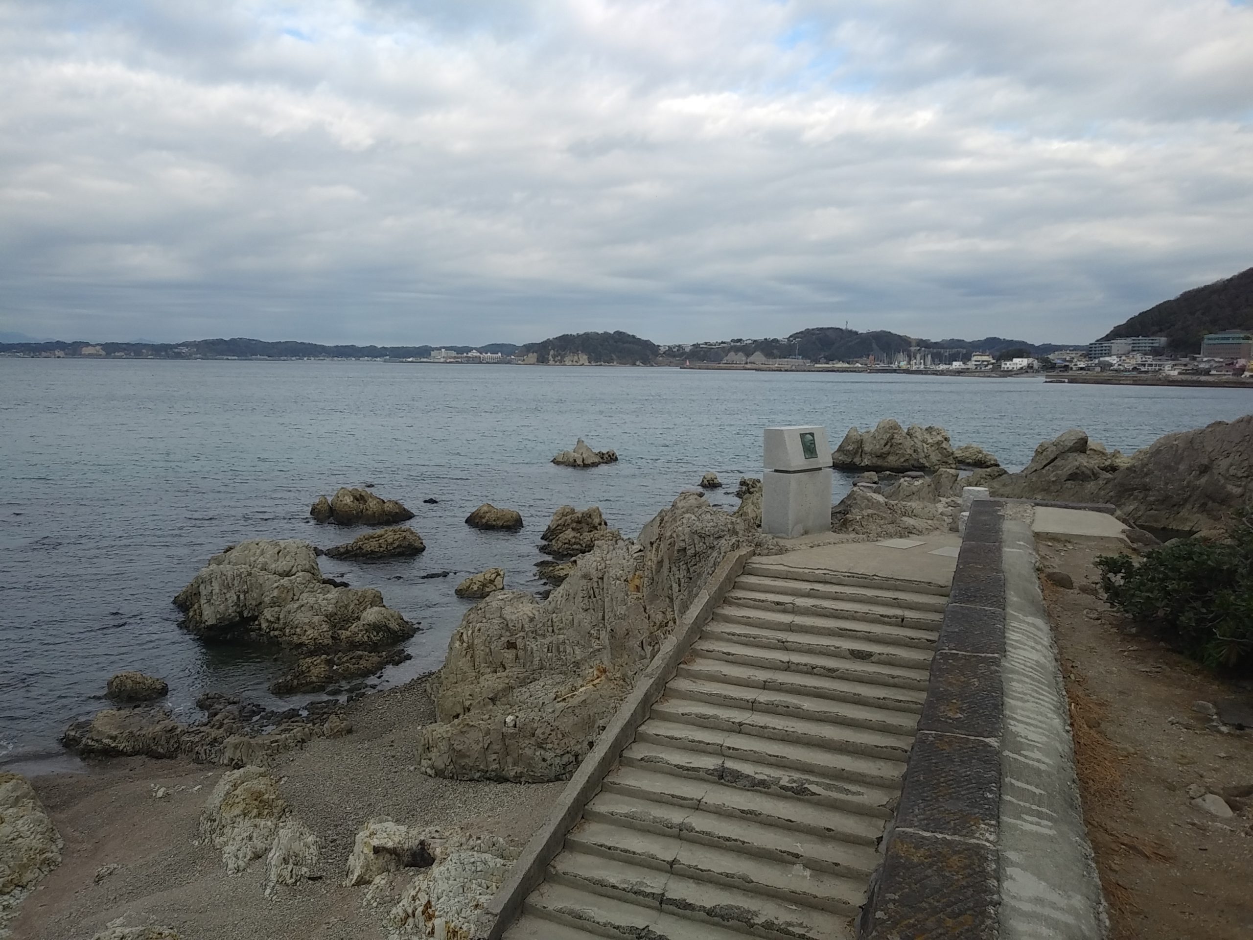 北東の風が5m程吹いています。