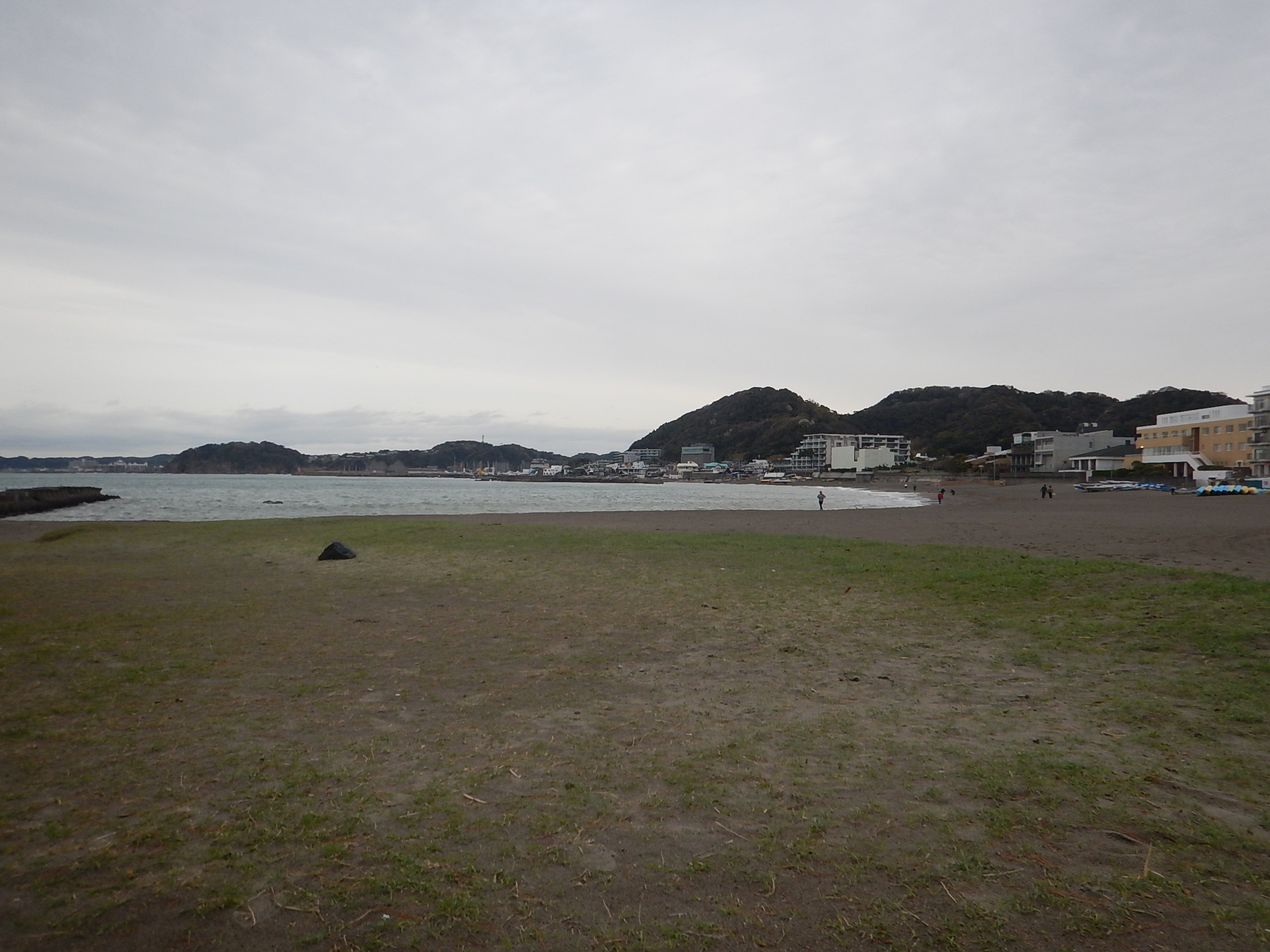 朝の森戸海岸