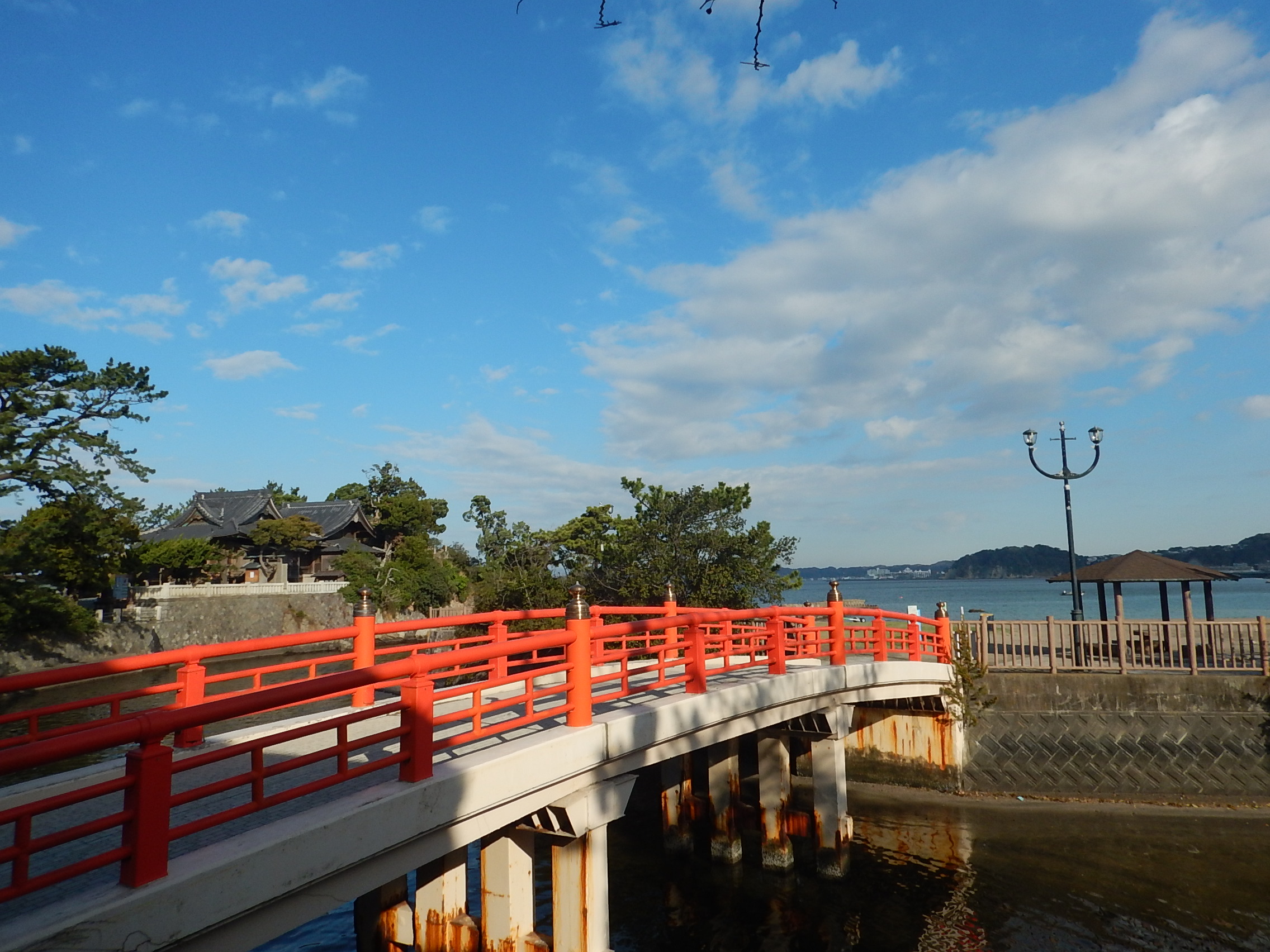 朝の森戸海岸