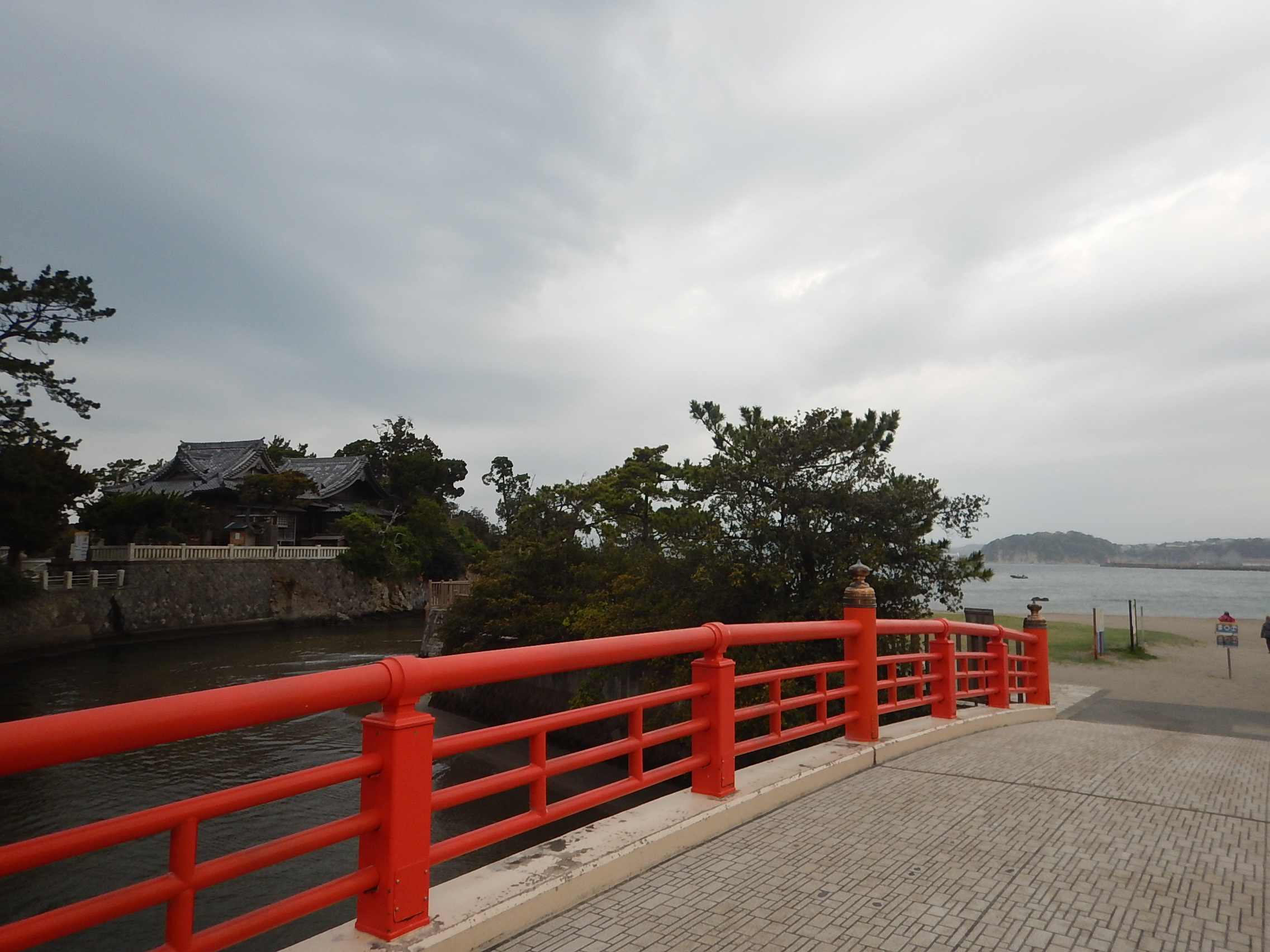 3月28日 朝の森戸海岸