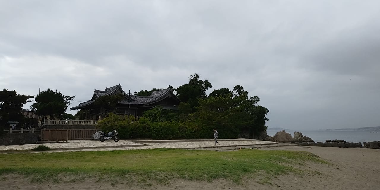 4月17日 朝の森戸海岸