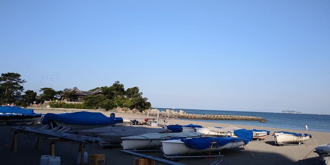 4月23日 朝の森戸海岸