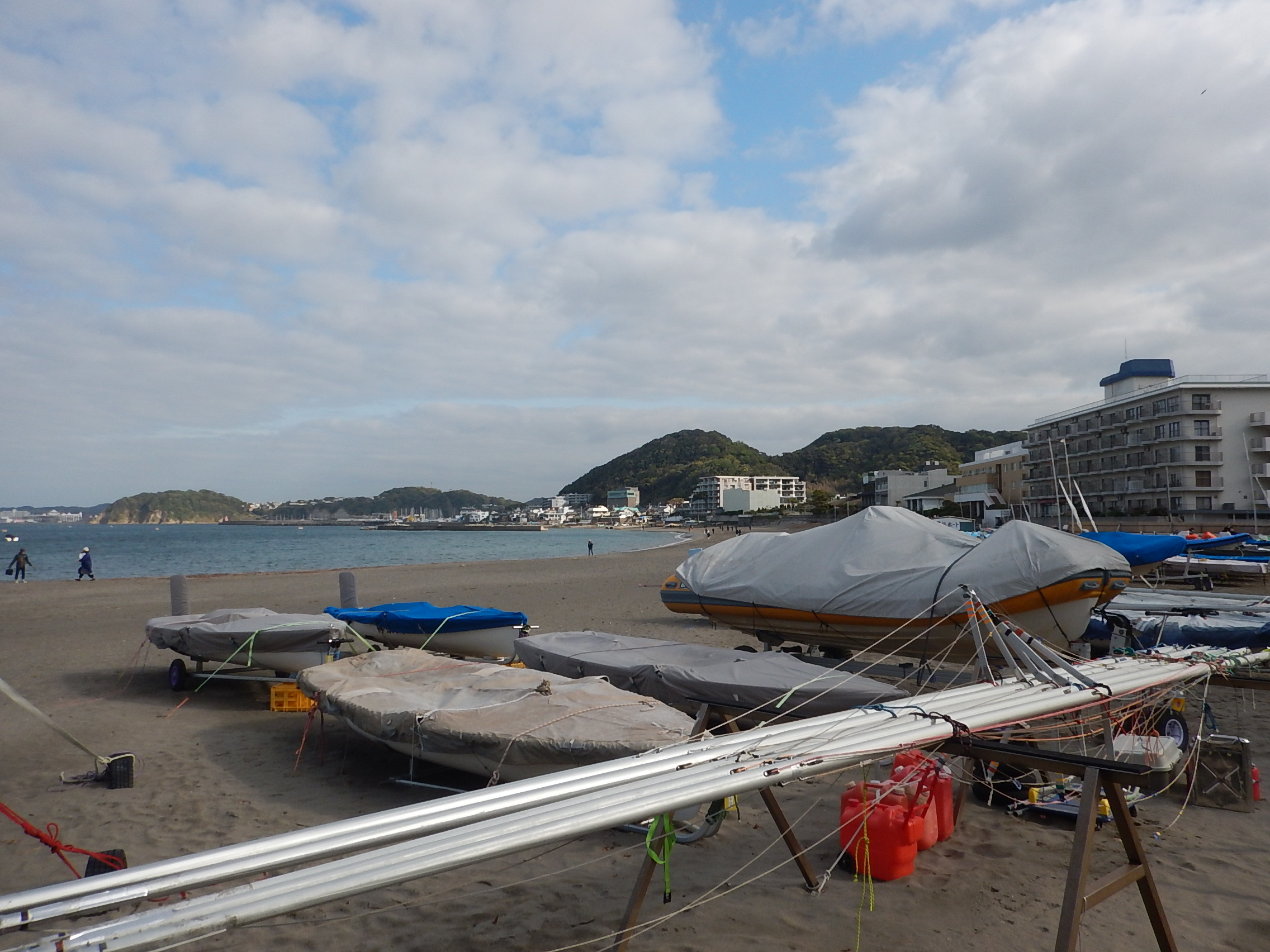 4月6日 朝の森戸海岸