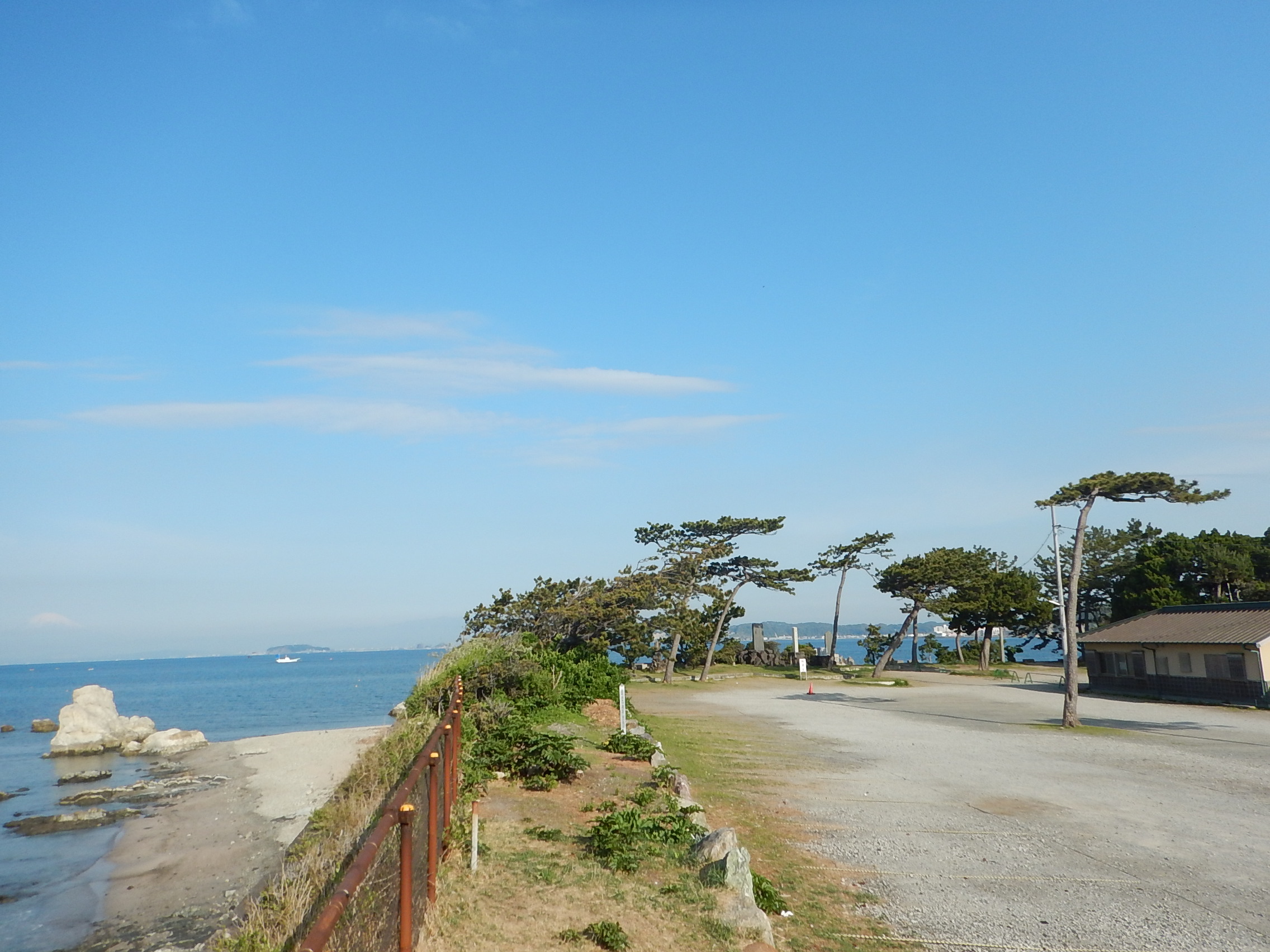 4月12日 朝の森戸海岸