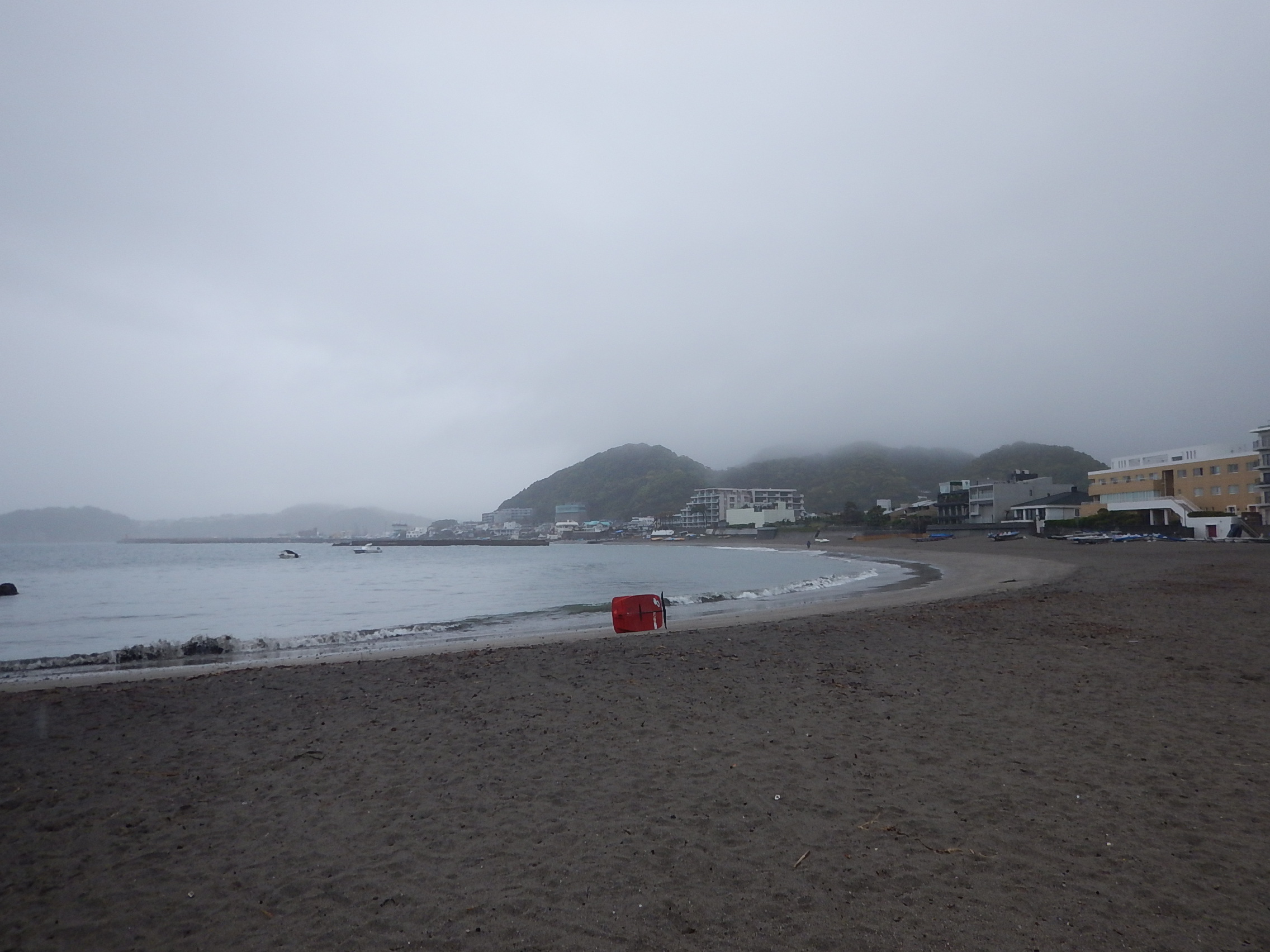 4月14日 朝の森戸海岸