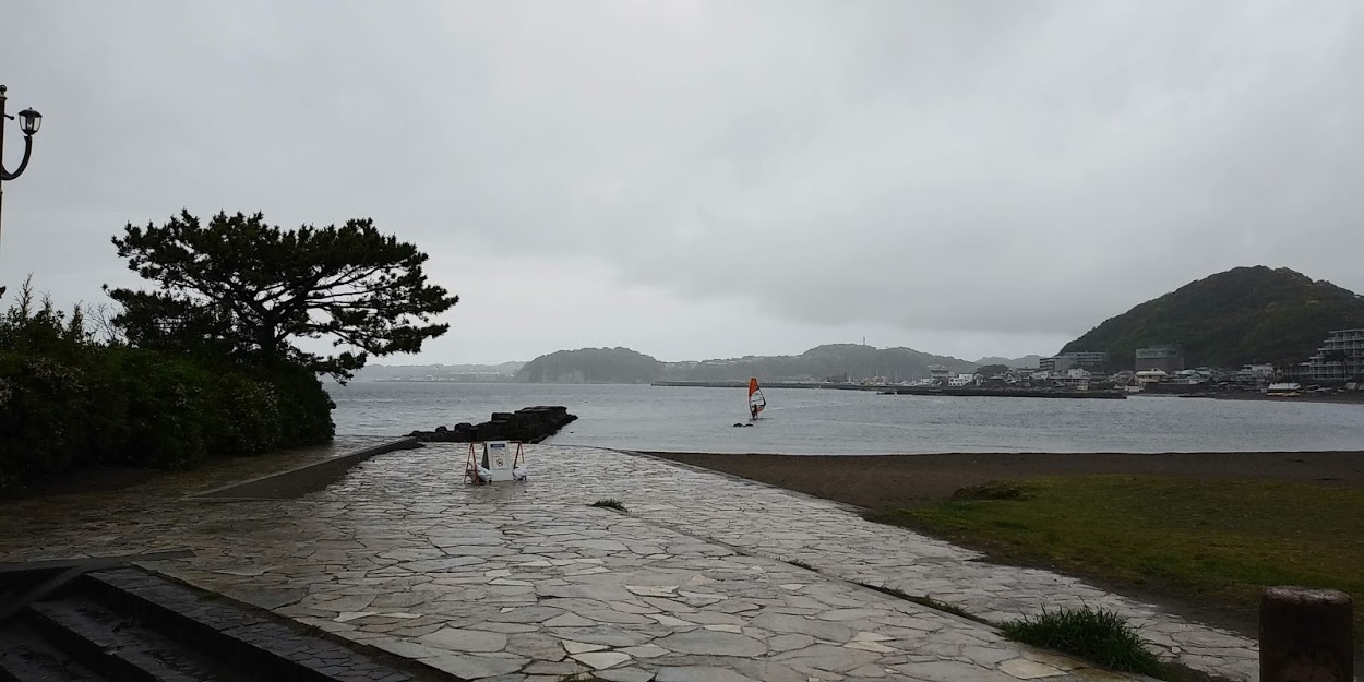 4月29日 朝の森戸海岸