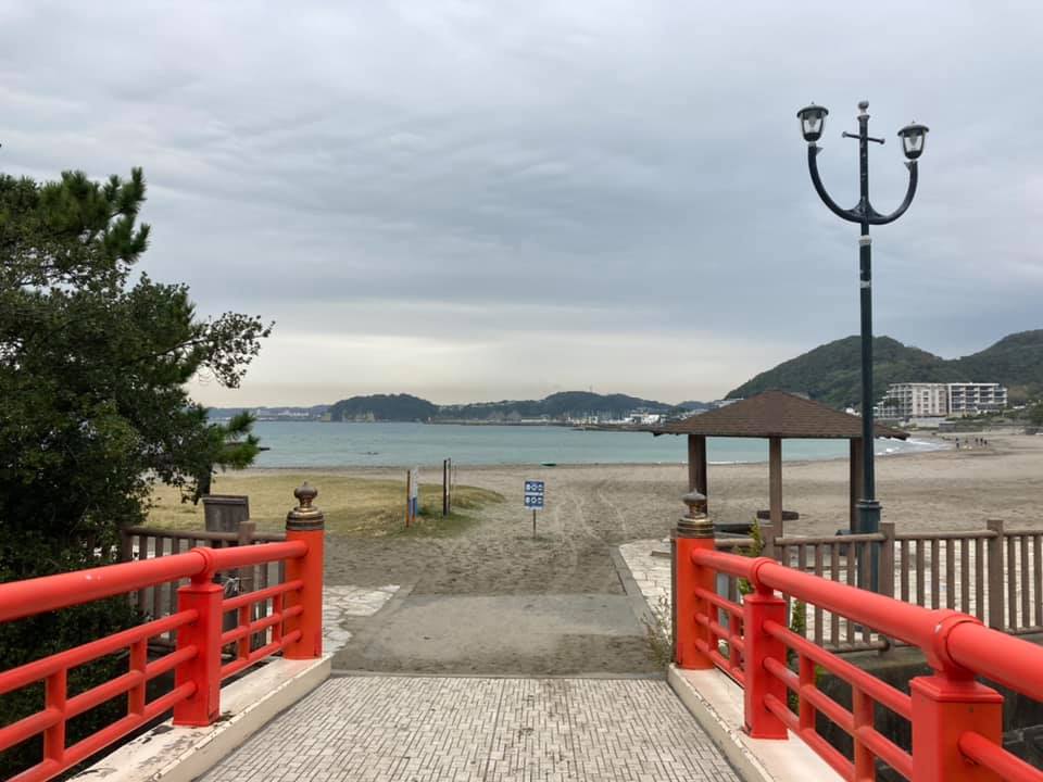 10月27日 朝の森戸海岸