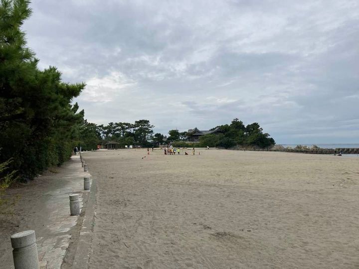 10月31日 朝の森戸海岸