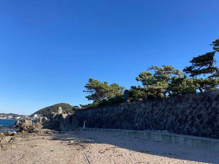 11月25日 朝の森戸海岸