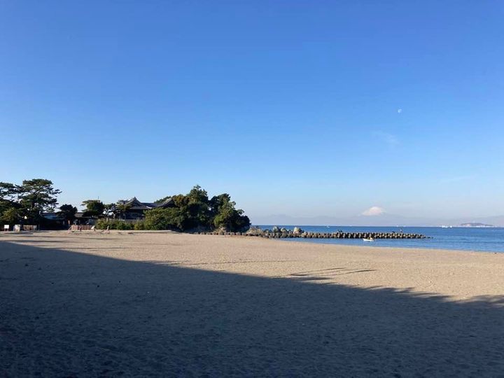 12月24日 朝の森戸海岸