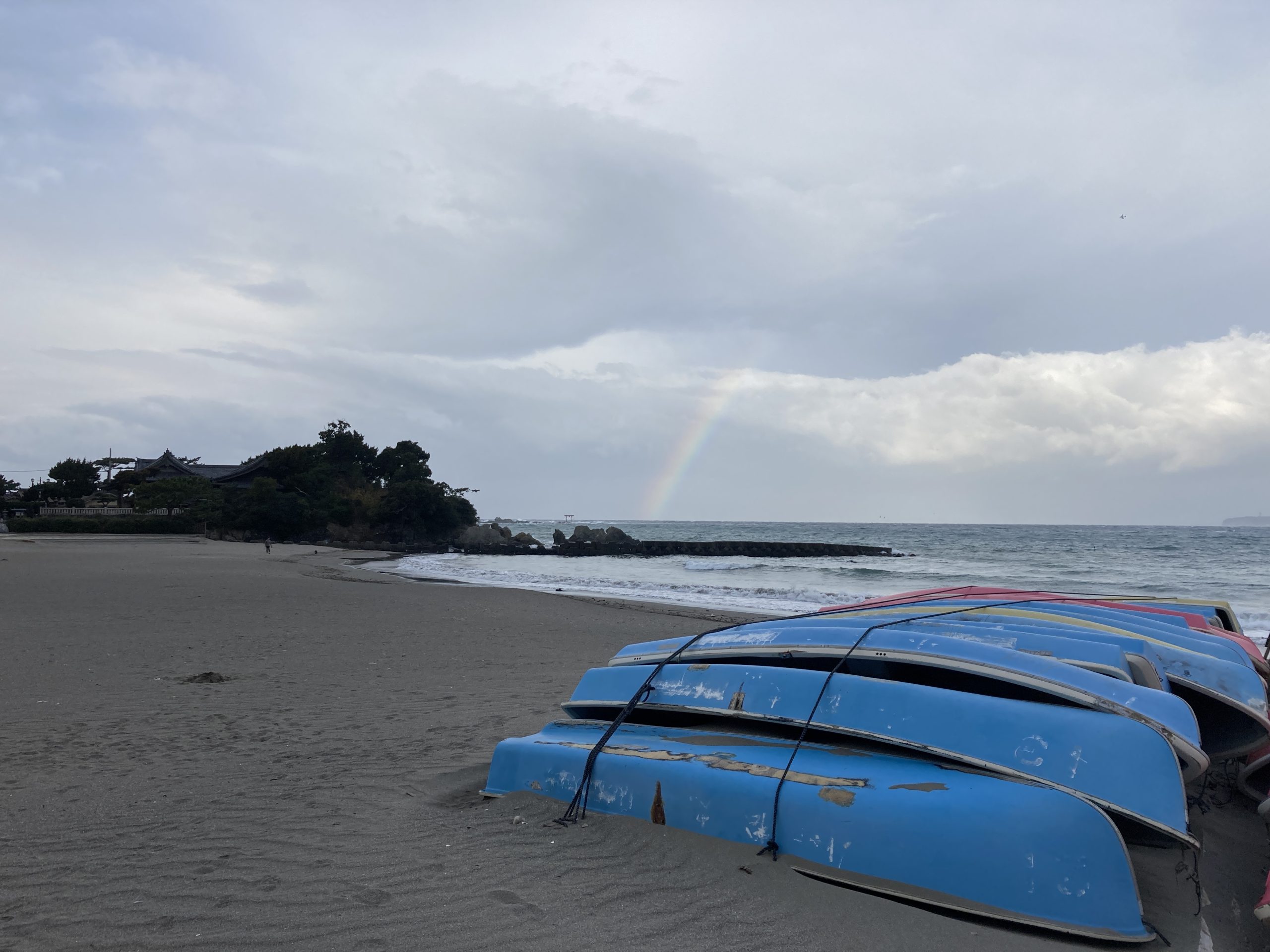 朝の森戸海岸