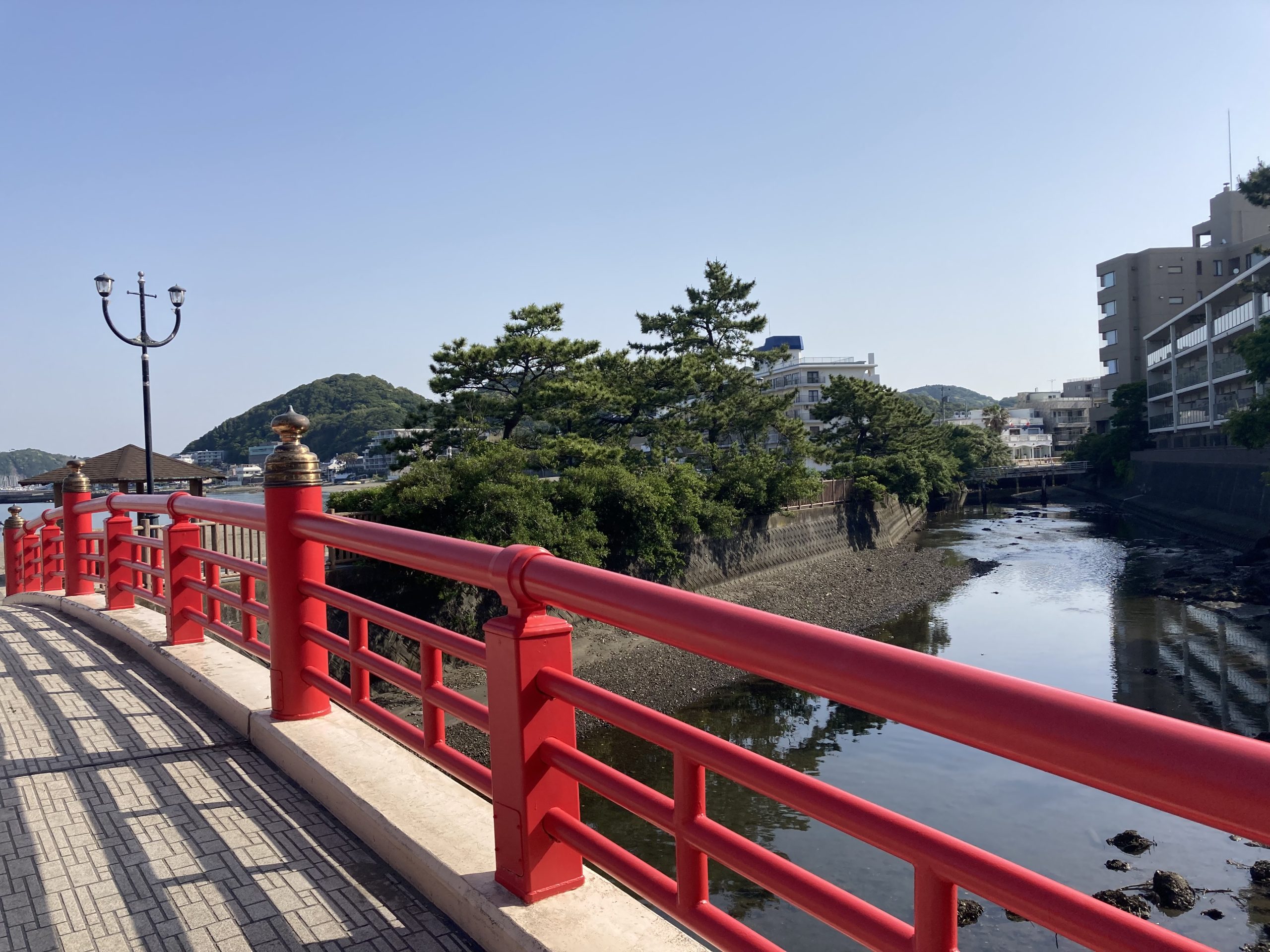 朝の森戸海岸