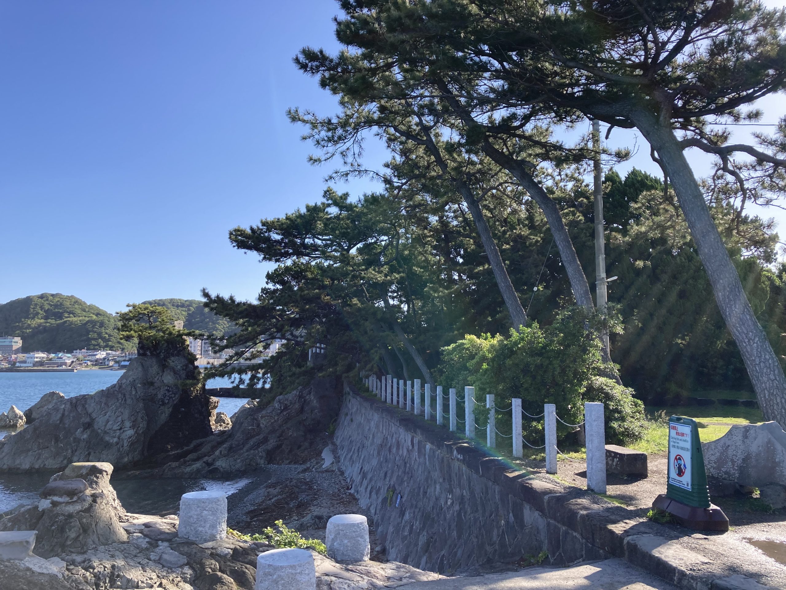 朝の森戸海岸