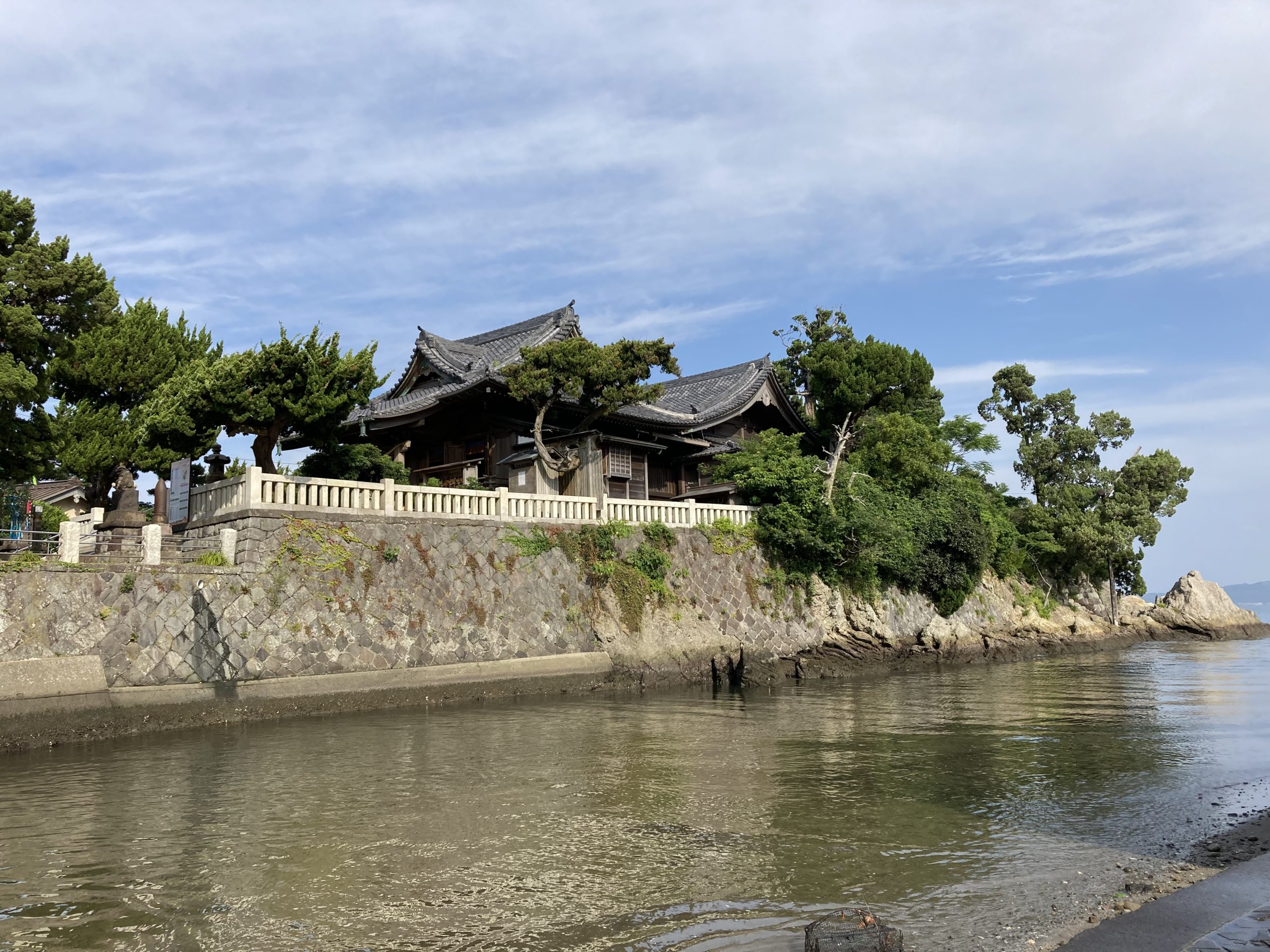 朝の森戸海岸