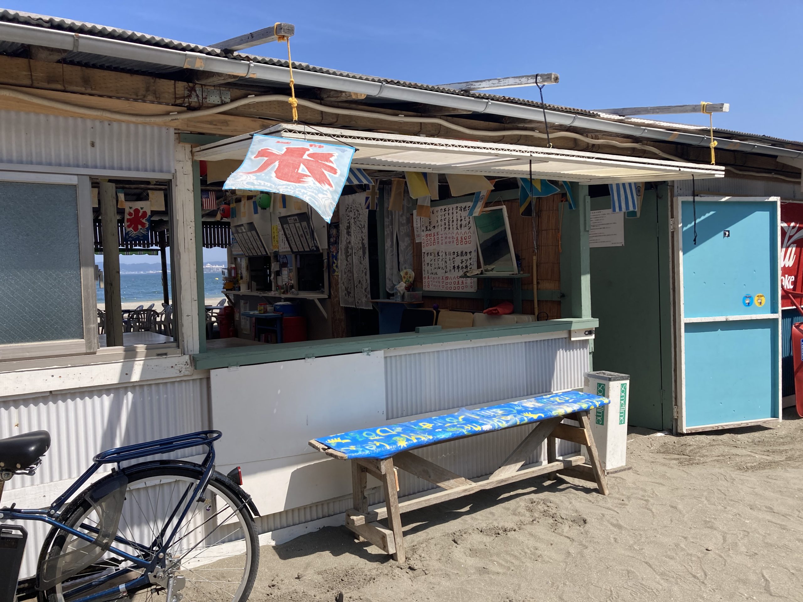 朝の森戸海岸