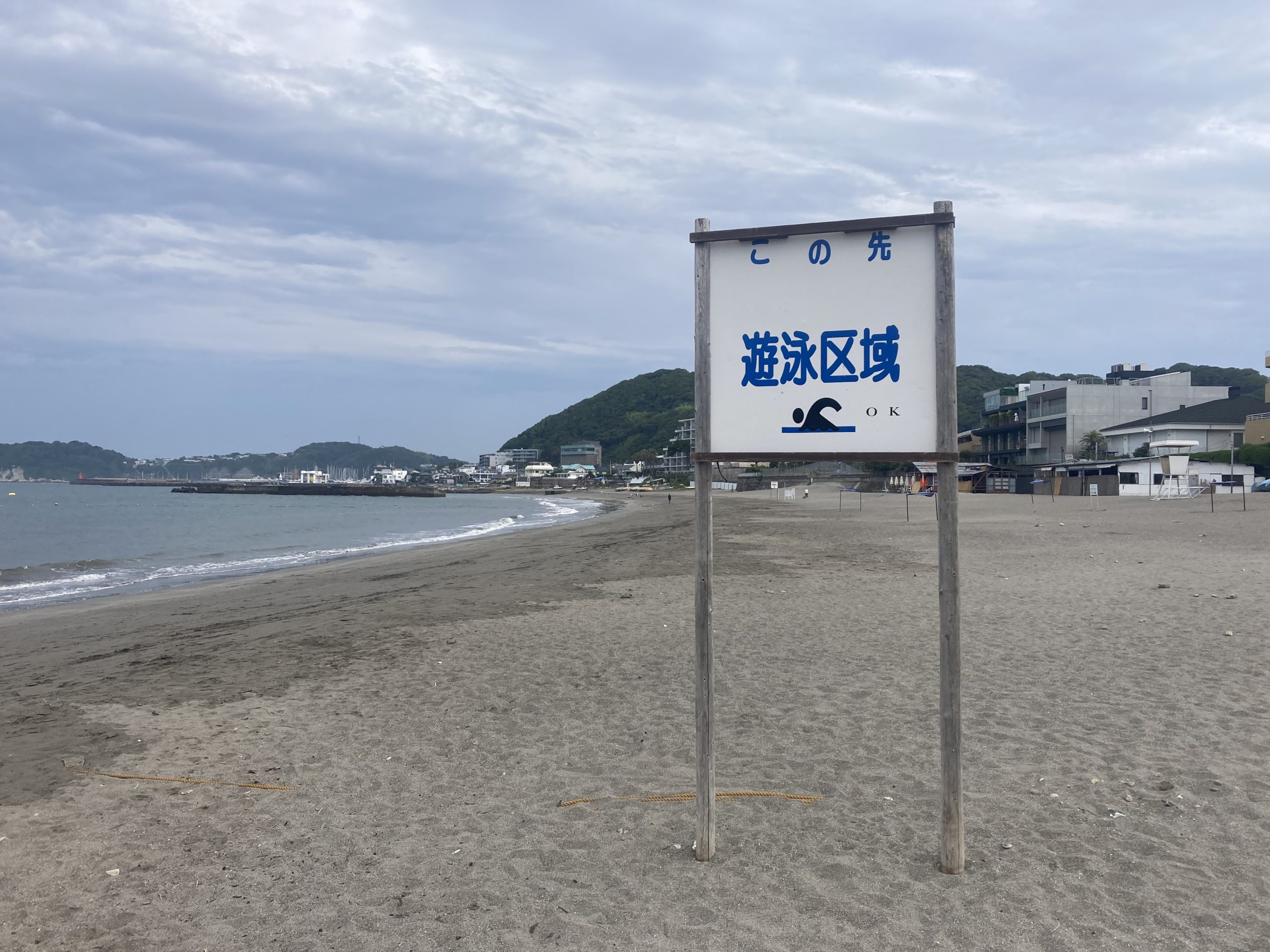 朝の森戸海岸