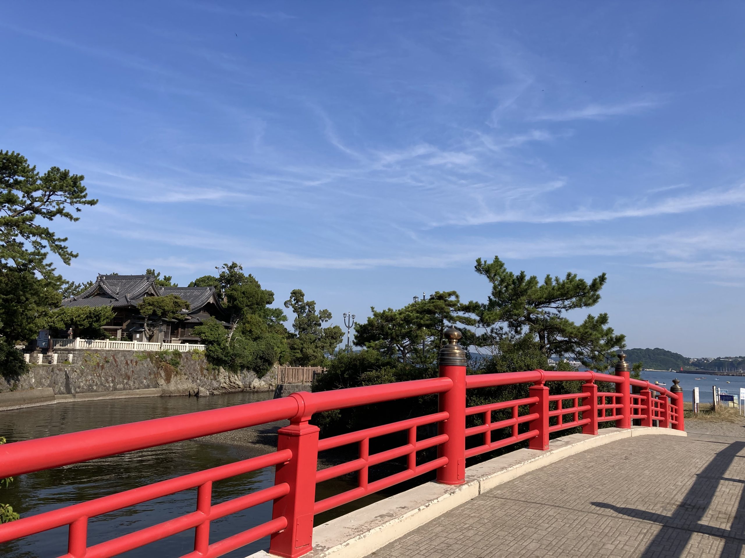 朝の森戸海岸