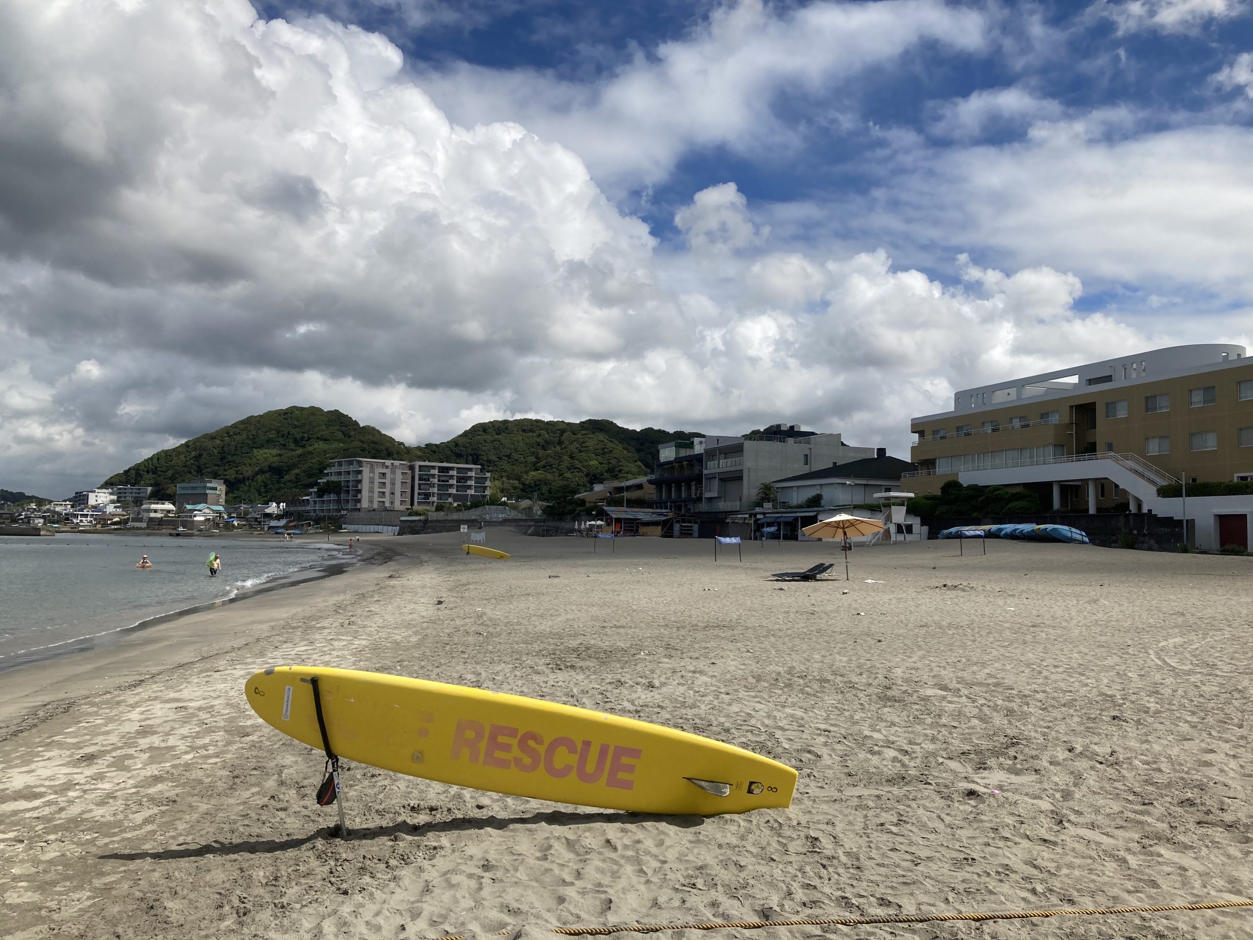 朝の森戸海岸