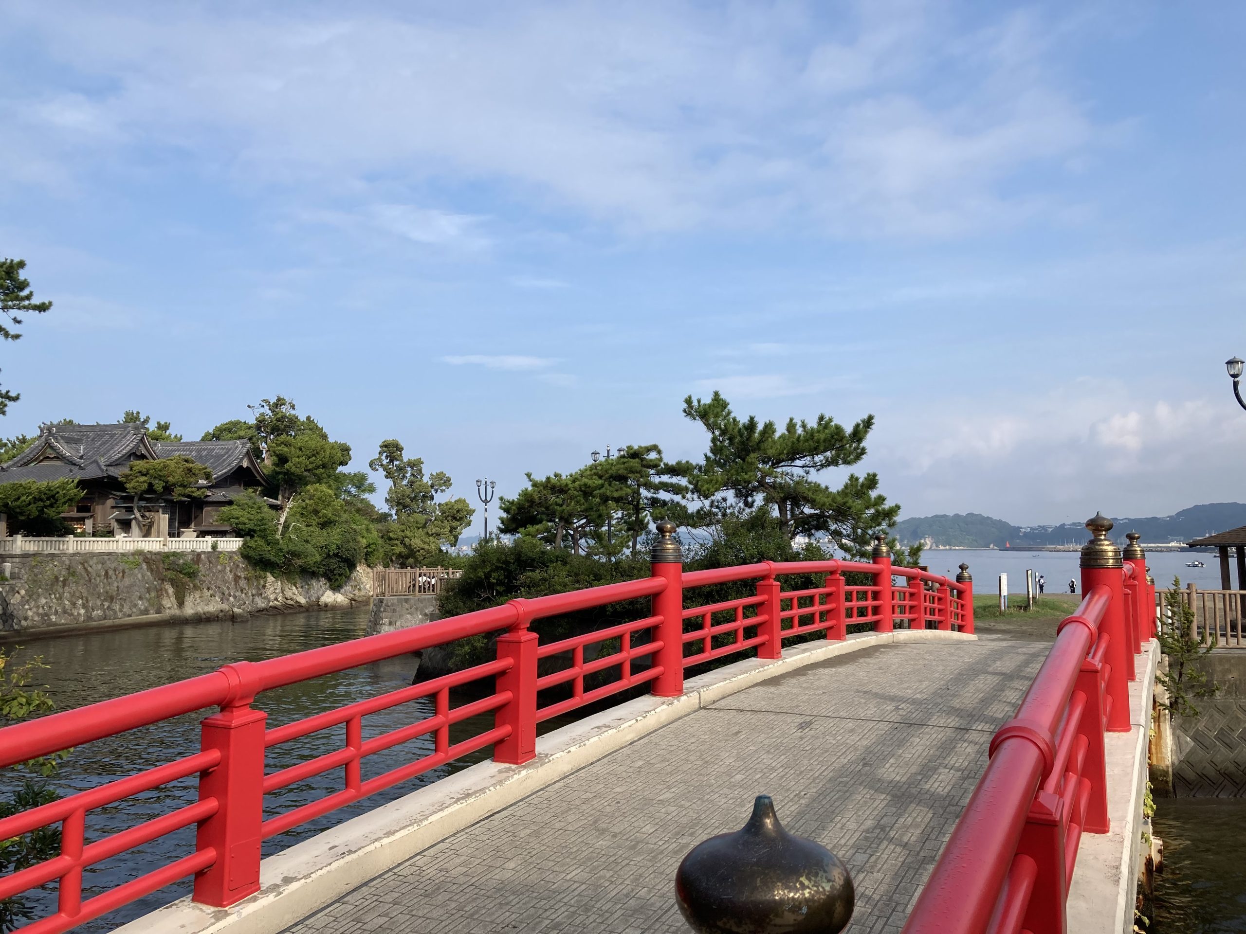 朝の森戸海岸