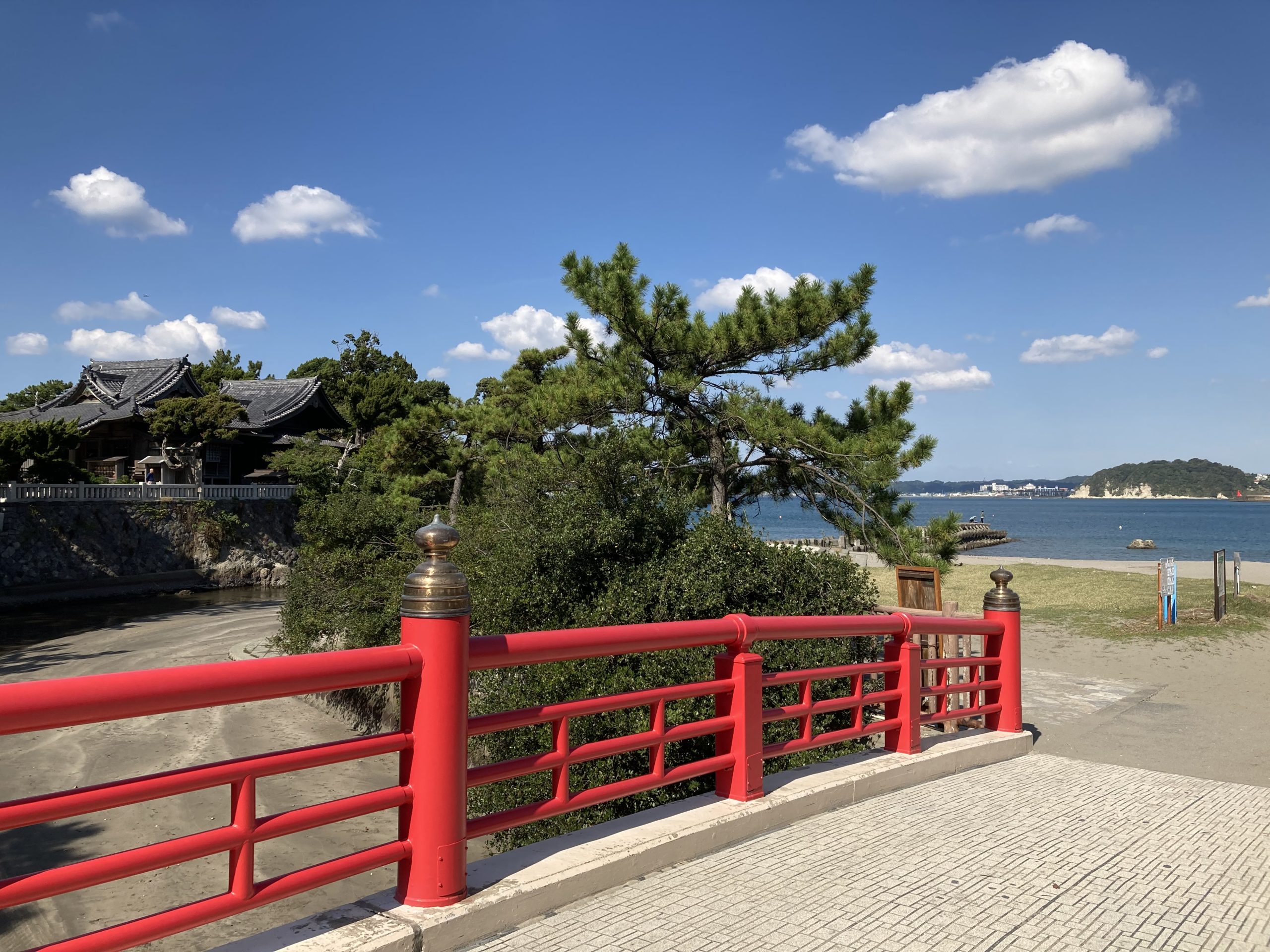 朝の森戸海岸